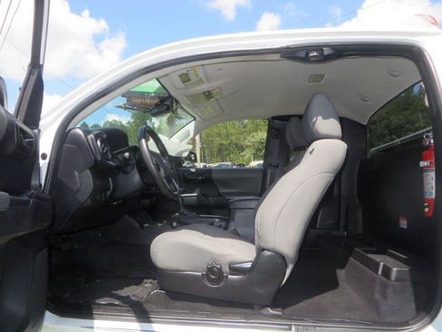 Used 2020 Toyota Tacoma SR AWD/4WD image 11