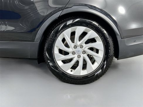 Used 2024 Land Rover Discovery S image 34