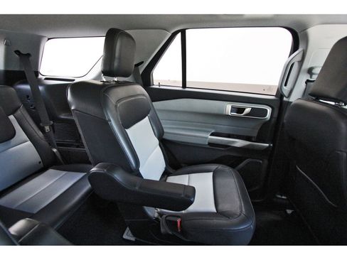 Used 2023 Ford Explorer XLT w/ Equipment Group 202A RWD image 14