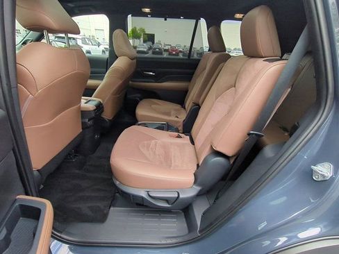 Used 2025 Toyota Grand Highlander AWD Hybrid image 16