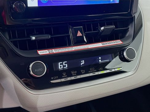 Used 2025 Toyota Corolla LE w/ Convenience Package image 22