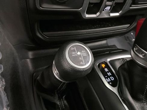 Used 2025 Jeep Wrangler Unlimited Sahara AWD/4WD image 40