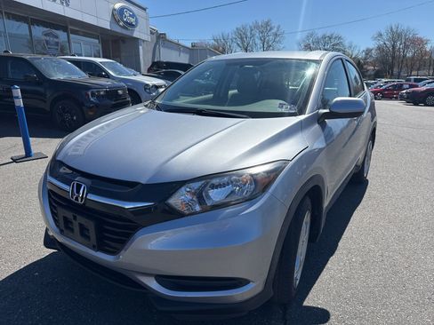 Used 2018 Honda HR-V LX image 2