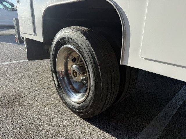 Used 2014 Ford F550 2WD Regular Cab Super Duty image 21
