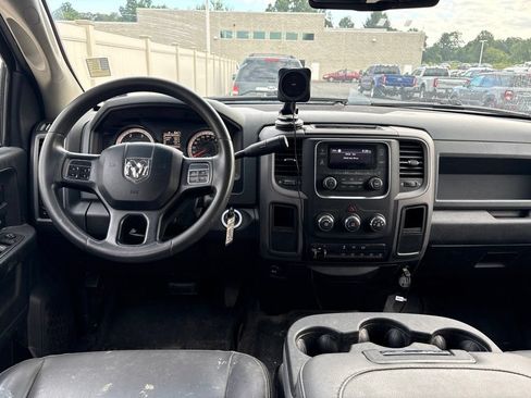 Used 2018 RAM 3500 Tradesman w/ Chrome Appearance Group RWD image 9