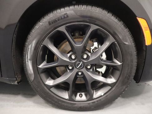 Used 2025 Chrysler Pacifica Limited image 28