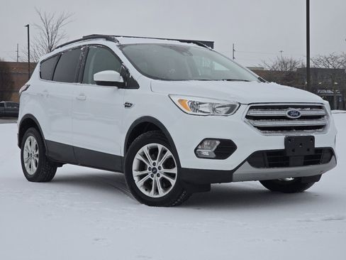 Used 2018 Ford Escape SE w/ Ford Safe & Smart Package image 2