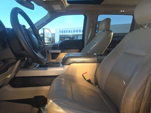 Used 2018 Ford F250 Lariat w/ Chrome Package image 9