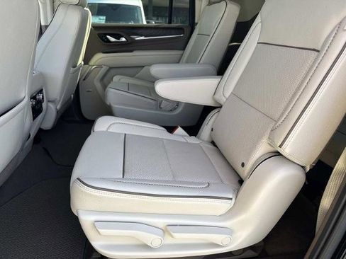 Used 2022 GMC Yukon XL Denali image 17