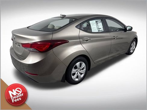 Used 2016 Hyundai Elantra SE FWD image 3