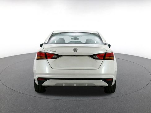 Used 2025 Nissan Altima 2.5 SV FWD image 8