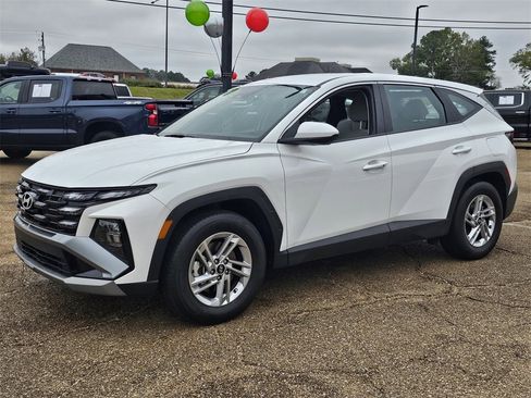 Certified 2025 Hyundai Tucson SE image 7