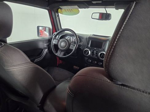 Used 2013 Jeep Wrangler Unlimited Sahara w/ Connectivity Group AWD/4WD image 31