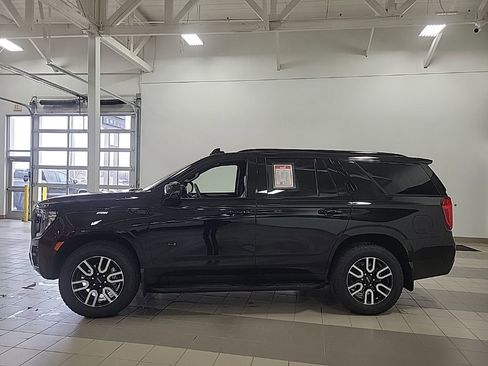 Used 2023 GMC Yukon AT4 w/ Technology Package image 2