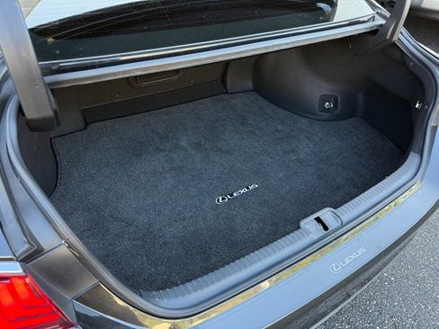 Certified 2022 Lexus ES 300h w/ Premium Package image 12