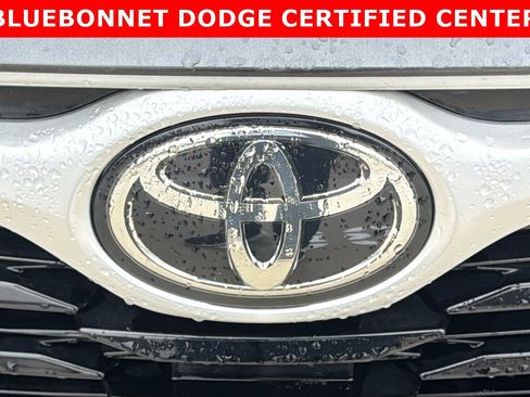 Used 2023 Toyota Highlander XLE FWD image 8