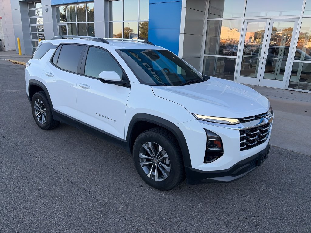 Used 2025 Chevrolet Equinox LT w/ Convenience Package II AWD/4WD image 2