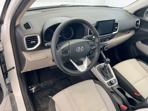 Used 2022 Hyundai Venue SEL image 4