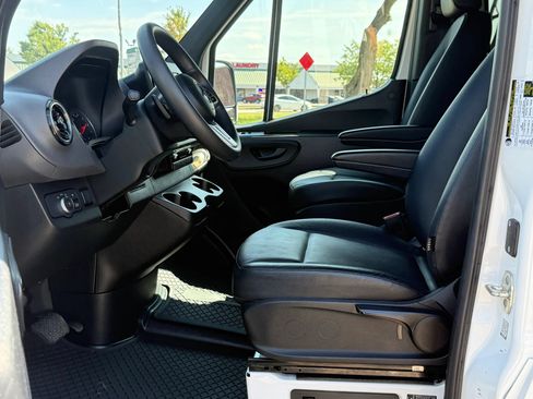 Used 2023 Mercedes-Benz Sprinter 2500 w/ Acoustic Package image 9