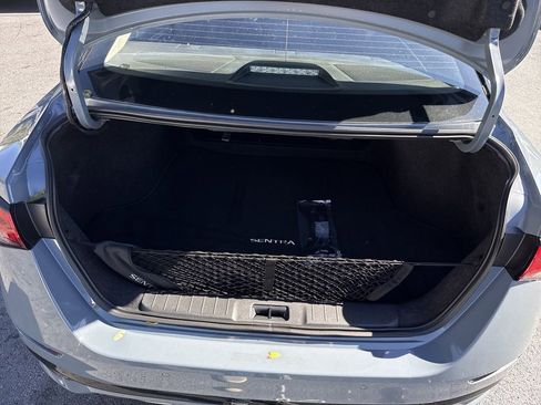 New 2025 Nissan Sentra SR w/ Trunk Package FWD image 19