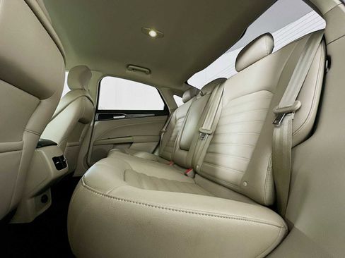 Used 2017 Ford Fusion SE w/ Fusion SE Technology Package image 21