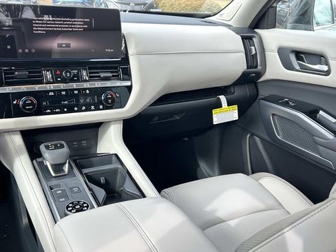 New 2026 Nissan Pathfinder SL w/ SL Premium Package AWD/4WD image 23