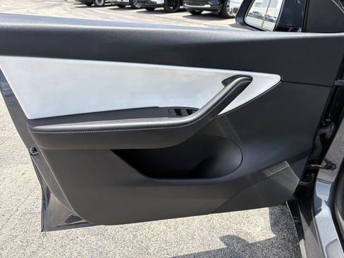 Used 2022 Tesla Model Y Performance AWD/4WD image 24