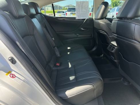 Used 2019 Lexus ES 350 w/ Accessory Package 2 FWD image 10