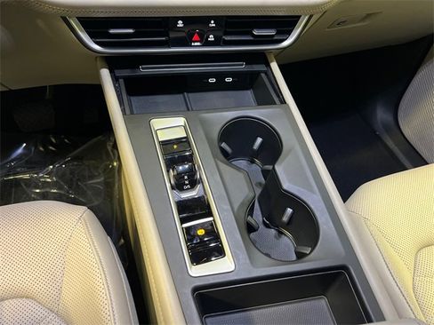 Certified 2024 Volkswagen Atlas SE image 27