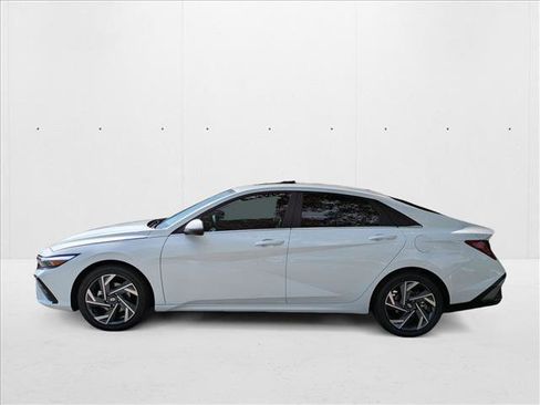 New 2025 Hyundai Elantra Limited image 5