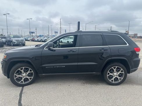 Used 2018 Jeep Grand Cherokee Limited image 3