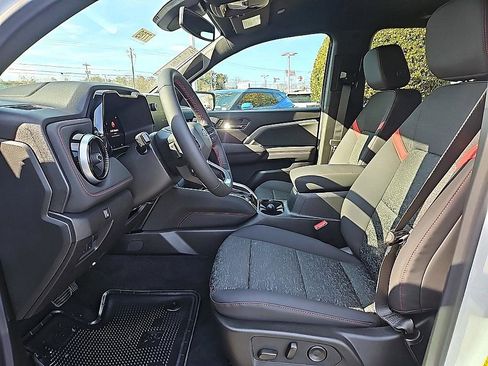 New 2025 Chevrolet Colorado Z71 w/ Midnight Edition image 9