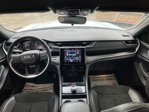 Used 2025 Jeep Grand Cherokee L Laredo RWD image 21