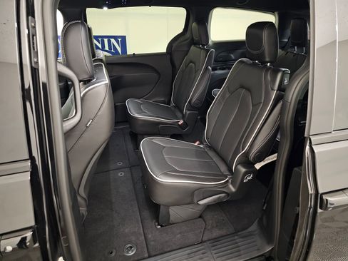 New 2026 Chrysler Pacifica Limited w/ S Appearance Package FWD image 34