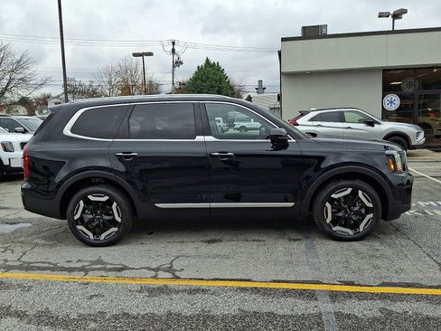 New 2025 Kia Telluride S image 9
