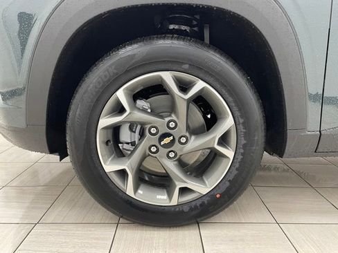 New 2026 Chevrolet Trax LT w/ Driver Confidence Package FWD image 8
