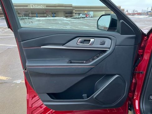Used 2025 Ford Explorer ST-Line w/ Premium Package image 13