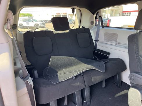Used 2016 Dodge Grand Caravan SE FWD image 5