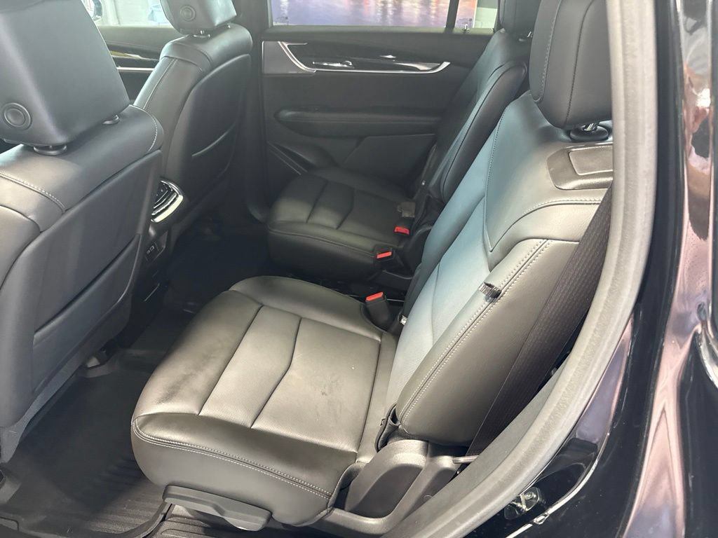 Used 2023 Cadillac XT6 Premium Luxury w/ Technology Package FWD image 11
