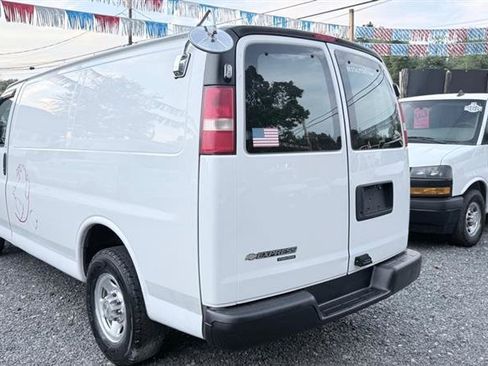Used 2013 Chevrolet Express 2500 w/ Power Package RWD image 3