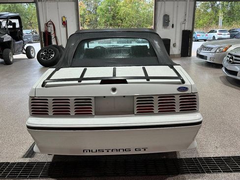 Used 1993 Ford Mustang GT image 2