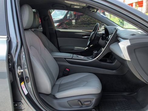 Used 2019 Toyota Avalon XLE image 35