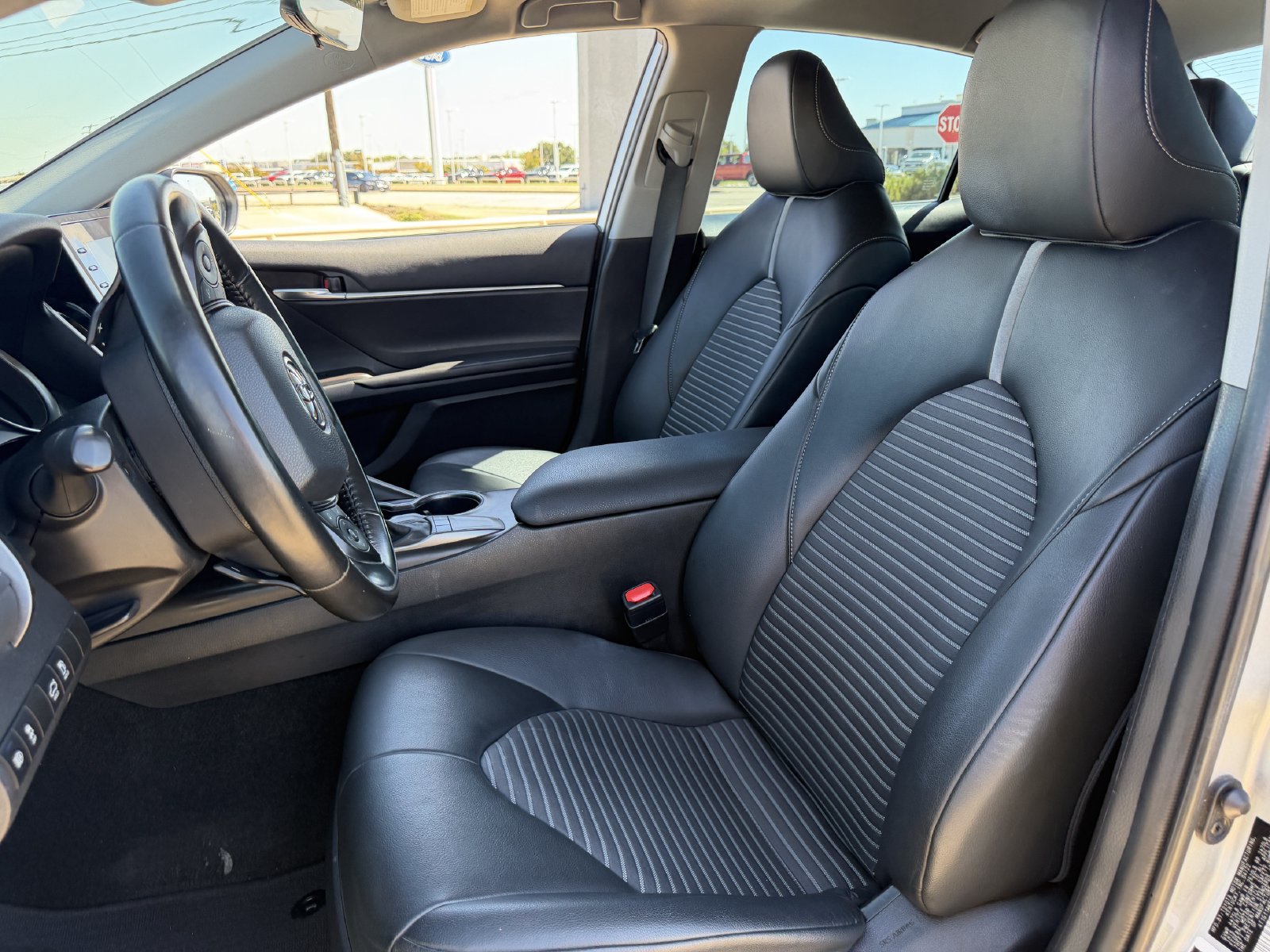 Used 2022 Toyota Camry SE FWD image 25