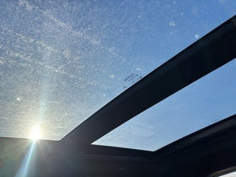 Used 2017 Jeep Grand Cherokee Limited w/ Luxury Group II image 10