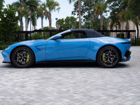 Used 2021 Aston Martin V8 Vantage Roadster RWD image 11