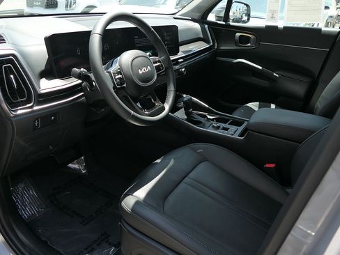 Used 2025 Kia Sorento S AWD/4WD image 10