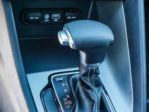 Used 2019 Kia Niro LX image 22