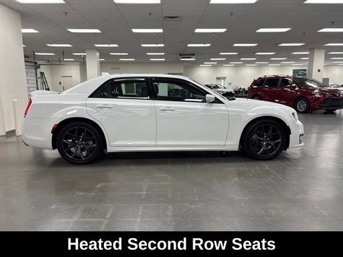Used 2023 Chrysler 300 S w/ Comfort Group RWD image 8