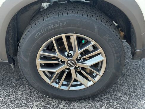 Used 2024 Nissan Rogue S AWD/4WD image 11
