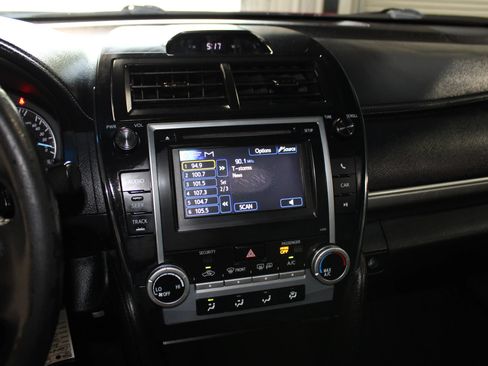 Used 2012 Toyota Camry SE FWD image 15